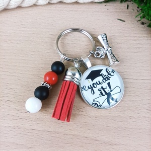 Diplomaosztóra piros bojtos üveglencsés kulcstartó táskadísz  - táska & tok - kulcstartó & táskadísz - kulcstartó - Meska.hu