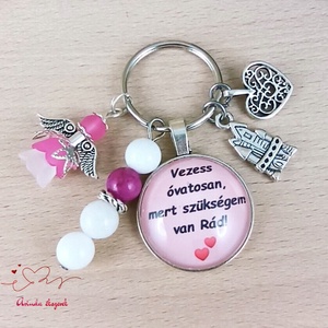 Vezess óvatosan, mert szükségem van rád feliratos üveglencsés kulcstartó táskadísz  - táska & tok - kulcstartó & táskadísz - kulcstartó - Meska.hu