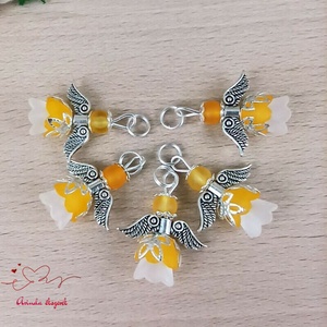 Angyalka medál narancs 5 db-os csomagban ajándékkártyával karácsonyi apróság kollégának osztálytársnak vendégnek - karácsony - karácsonyi ajándékozás - karácsonyi képeslap, üdvözlőlap, ajándékkísérő - Meska.hu