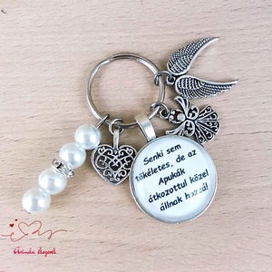 Senki sem tökéletes de az apukák átkozottul közel állnak hozzá feliratos üveglencsés kulcstartó táskadísz  - Meska.hu