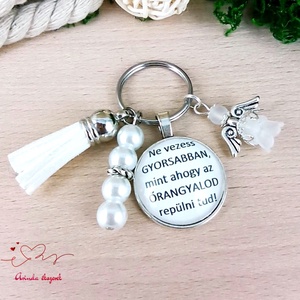Ne vezess gyorsabban mint ahogy az őrangyalod repül feliratos üveglencsés kulcstartó táskadísz  - Meska.hu