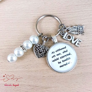 Az otthonod ott van ahol valaki szeretné ha maradnak feliratos üveglencsés kulcstartó táskadísz, Táska & Tok, Kulcstartó & Táskadísz, Kulcstartó, Ékszerkészítés, Gyöngyfűzés, gyöngyhímzés, MESKA