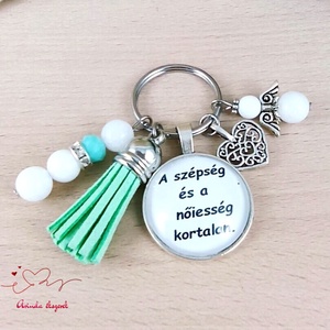 A szépség és a nőiesség kortalan feliratos angyalkás üveglencsés kulcstartó, Táska & Tok, Kulcstartó & Táskadísz, Táskadísz, Ékszerkészítés, Gyöngyfűzés, gyöngyhímzés, MESKA
