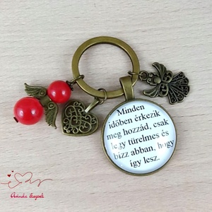 Minden időben érkezik feliratos üveglencsés kulcstartó táskadísz piros angyallal , Táska & Tok, Kulcstartó & Táskadísz, Kulcstartó, Ékszerkészítés, Gyöngyfűzés, gyöngyhímzés, MESKA