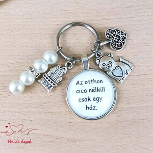 Az otthon cica nélkül csak egy ház feliratos üveglencsés kulcstartó táskadísz  - Meska.hu