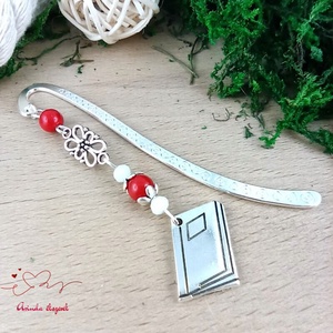 Piros könyv könyvjelző , Könyv & Zene, Könyvjelző, Ékszerkészítés, Gyöngyfűzés, gyöngyhímzés, MESKA