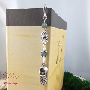 Szürketornacipő medálos könyvjelző  - könyv & zene - könyvjelző - Meska.hu