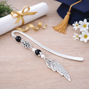 Angyalszárnyas könyvjelző - évzáró ajándék ballagásra, év végi köszönetként fekete színben - Meska.hu