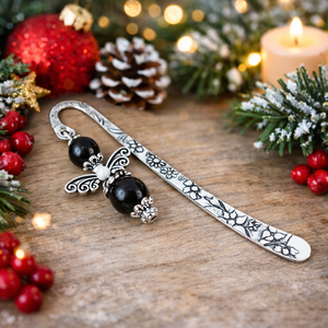 Angyal könyvjelző fekete gyöngyökkel - meghitt karácsonyi ajándék könyvszeretőknek, Könyv & Zene, Könyvjelző, Ékszerkészítés, Gyöngyfűzés, gyöngyhímzés, MESKA