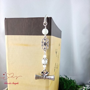 Diplomás könyvjelző fehér gyöngyökkel � ballagási és avatási ajándék diplomázóknak - könyv & zene - könyvjelző - Meska.hu