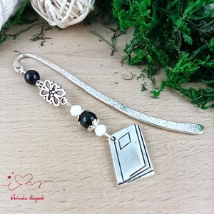 Fekete könyv charmos könyvjelző � pedagógusnapi és évzáró ajándék, Könyv & Zene, Könyvjelző, Ékszerkészítés, Gyöngyfűzés, gyöngyhímzés, MESKA