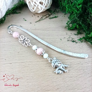 Rózsaszín kutyás könyvjelző � egyedi, kézműves ajándék kutyabarátoknak, Könyv & Zene, Könyvjelző, Ékszerkészítés, Gyöngyfűzés, gyöngyhímzés, MESKA