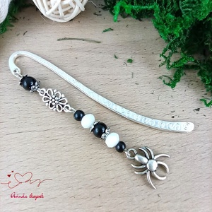 Pókos könyvjelző � fekete-fehér, különleges hangulatú, Könyv & Zene, Könyvjelző, Ékszerkészítés, Gyöngyfűzés, gyöngyhímzés, MESKA