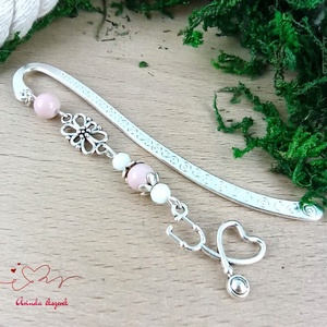 Sztetoszkóp charm könyvjelző � rózsaszín gyöngyökkel, egészségügyi dolgozóknak - Meska.hu