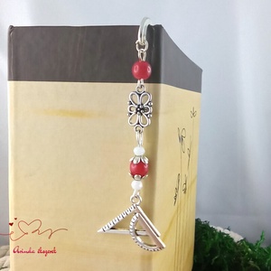 Vonalzó könyvjelző � piros gyöngyökkel, kézzel készült tanári ajándék - könyv & zene - könyvjelző - Meska.hu