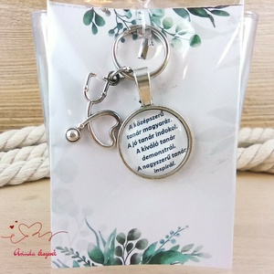 Sztetoszkóp medálos üveglencsés kulcstartó pedagógusnapra - Meska.hu