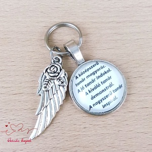 Angyalszárny medálos üveglencsés kulcstartó pedagógusnapra - táska & tok - kulcstartó & táskadísz - kulcstartó - Meska.hu