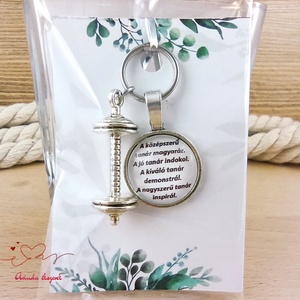 Súlyzó medálos üveglencsés kulcstartó pedagógusnapra - Meska.hu