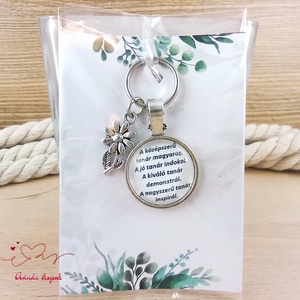 Virág medálos üveglencsés kulcstartó pedagógusnapra - Meska.hu