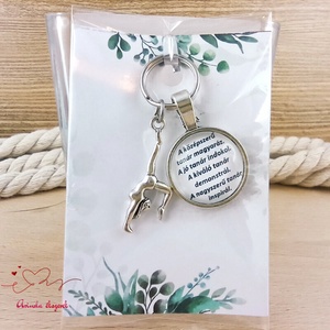 Tornász medálos üveglencsés kulcstartó pedagógusnapra - Meska.hu