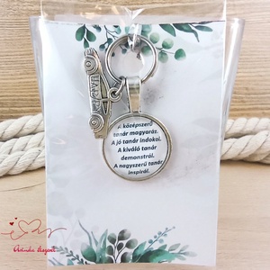 Autó medálos üveglencsés kulcstartó pedagógusnapra, Táska & Tok, Kulcstartó & Táskadísz, Kulcstartó, Ékszerkészítés, Gyöngyfűzés, gyöngyhímzés, MESKA