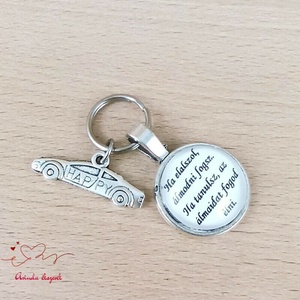 Autó medálos üveglencsés kulcstartó pedagógusnapra - táska & tok - kulcstartó & táskadísz - kulcstartó - Meska.hu