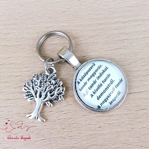 Fa medálos üveglencsés kulcstartó pedagógusnapra - táska & tok - kulcstartó & táskadísz - kulcstartó - Meska.hu