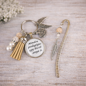 Minden pedagógus egy kicsit anya is bézs kulcstartó és üveglencsés könyvjelző szett - Meska.hu