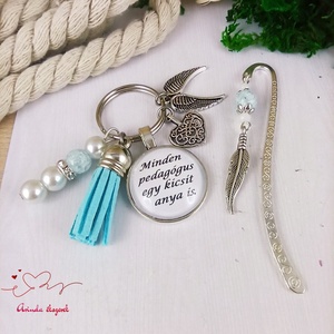 Minden pedagógus egy kicsit anya is világoskék kulcstartó és üveglencsés könyvjelző szett - táska & tok - kulcstartó & táskadísz - kulcstartó - Meska.hu