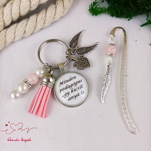 Minden pedagógus egy kicsit anya is rózsaszín kulcstartó és üveglencsés könyvjelző szett - táska & tok - kulcstartó & táskadísz - kulcstartó - Meska.hu