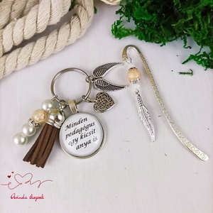 Minden pedagógus egy kicsit anya is barna kulcstartó és üveglencsés könyvjelző szett - táska & tok - kulcstartó & táskadísz - kulcstartó - Meska.hu