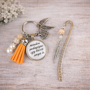 Minden pedagógus egy kicsit anya is narancs kulcstartó és üveglencsés könyvjelző szett - Meska.hu