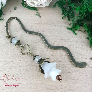 Fehér virágos könyvjelző - Meska.hu