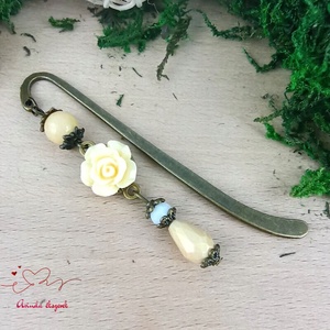 Krém rózsás könyvjelző - Anyák napi apró figyelmesség #36 - könyv & zene - könyvjelző - Meska.hu