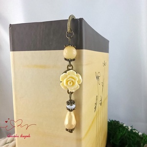 Krém rózsás könyvjelző - Anyák napi apró figyelmesség #36 - könyv & zene - könyvjelző - Meska.hu