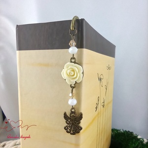 Krém rózsás könyvjelző - Anyák napi apró figyelmesség #37 - könyv & zene - könyvjelző - Meska.hu