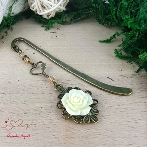 Krém rózsás könyvjelző - Anyák napi apró figyelmesség #49, Könyv & Zene, Könyvjelző, Ékszerkészítés, Gyöngyfűzés, gyöngyhímzés, MESKA