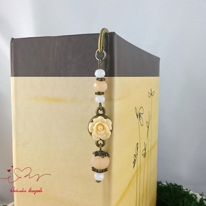 Krém rózsás könyvjelző - Anyák napi apró figyelmesség #38 - könyv & zene - könyvjelző - Meska.hu