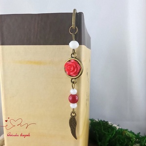 Piros rózsás könyvjelző - Anyák napi apró figyelmesség #60 - könyv & zene - könyvjelző - Meska.hu