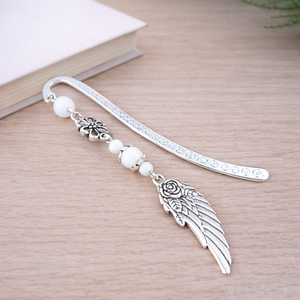 Angyalszárnyas könyvjelző - évzáró ajándék ballagásra, év végi köszönetként fehér színben, Könyv & Zene, Könyvjelző, Ékszerkészítés, Gyöngyfűzés, gyöngyhímzés, MESKA