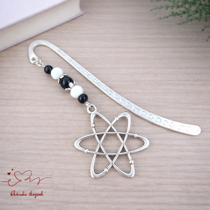 Atom medálos könyvjelző � kémia fizika ajándék tanárnak, ballagásra, évzáróra, Könyv & Zene, Könyvjelző, Ékszerkészítés, Gyöngyfűzés, gyöngyhímzés, MESKA