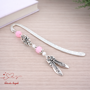 Balettcipő könyvjelző rózsaszín-fehér gyöngyökkel � elegáns ajándék táncosoknak, balett rajongóknak, Könyv & Zene, Könyvjelző, Ékszerkészítés, Gyöngyfűzés, gyöngyhímzés, MESKA