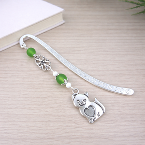 Cicás könyvjelző zöld gyöngyökkel � kézzel készült ajándék állatbarátoknak, macskakedvelőknek névnapra, születésnapra, Könyv & Zene, Könyvjelző, Ékszerkészítés, Gyöngyfűzés, gyöngyhímzés, MESKA