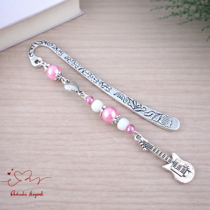 Rózsaszín gitáros könyvjelző � egyedi, kézműves ajándék zenekedvelőknek, Könyv & Zene, Könyvjelző, Ékszerkészítés, Gyöngyfűzés, gyöngyhímzés, MESKA