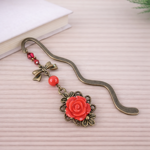 Piros rózsás könyvjelző - Anyák napi apró figyelmesség #59, Könyv & Zene, Könyvjelző, Ékszerkészítés, Gyöngyfűzés, gyöngyhímzés, MESKA