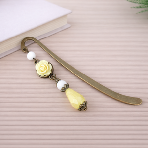 Krém rózsás könyvjelző - Anyák napi apró figyelmesség #39, Könyv & Zene, Könyvjelző, Ékszerkészítés, Gyöngyfűzés, gyöngyhímzés, MESKA