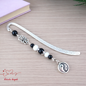 Fekete�fehér jin-jang könyvjelző � egyedi, kézműves ajándék olvasóknak, Könyv & Zene, Könyvjelző, Ékszerkészítés, Gyöngyfűzés, gyöngyhímzés, MESKA