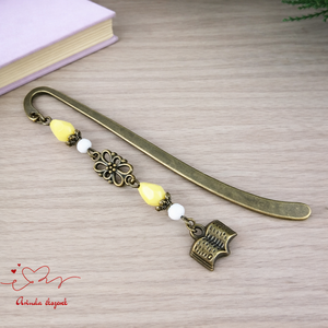 Sárga könyv charmos könyvjelző � pedagógusnapi és évzáró ajándék, Könyv & Zene, Könyvjelző, Ékszerkészítés, Gyöngyfűzés, gyöngyhímzés, MESKA