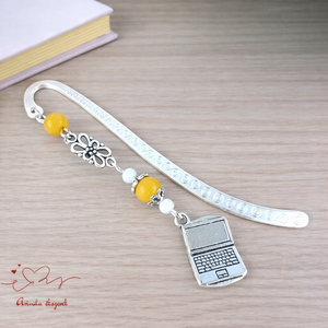 Sárga laptop könyvjelző � kézzel készült ajándék tanárnak, pedagógusnak, Könyv & Zene, Könyvjelző, Ékszerkészítés, Gyöngyfűzés, gyöngyhímzés, MESKA