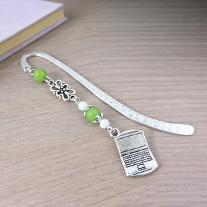 Zöld laptop könyvjelző � kézzel készült ajándék tanárnak, pedagógusnak, Könyv & Zene, Könyvjelző, Ékszerkészítés, Gyöngyfűzés, gyöngyhímzés, MESKA